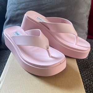 🎉 1 HOUR SALE🎉 NEW Steve Madden Pink Sandals size 6M